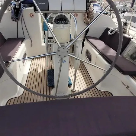 Botel Only You Al Trapezoidale 3 Cabine 2 Bagni *