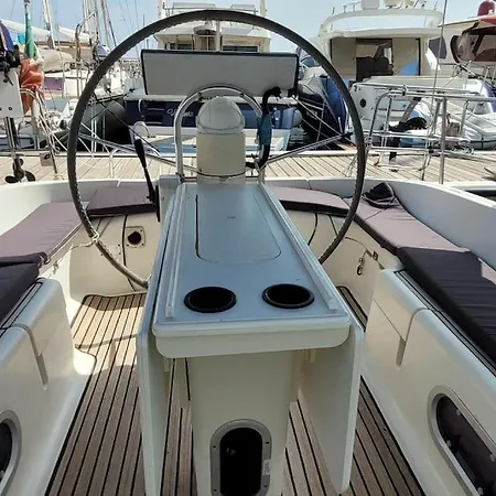 Only You Al Trapezoidale 3 Cabine 2 Bagni Botel