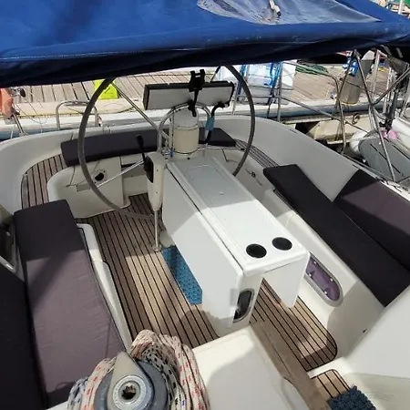 Botel Only You Al Trapezoidale 3 Cabine 2 Bagni
